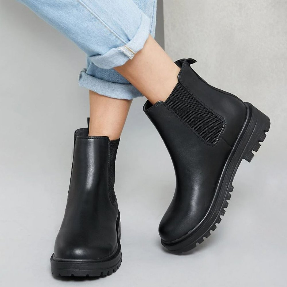 Restocked Black Chelsea Elastic Ankle Boots Bootie - Picture 2 of 4